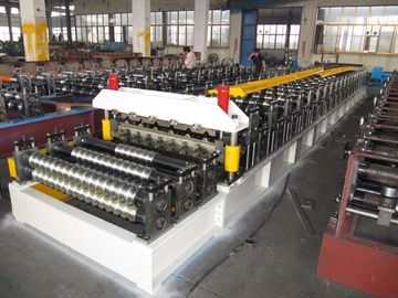 China A dupla camada corrugou o rolo que forma a máquina 5.5KW pela corrente fornecedor