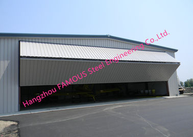China Parte superior hidráulica da porta do hangar do painel duplo que dobra portas industriais da garagem com o painel de sanduíche duro do metal fornecedor