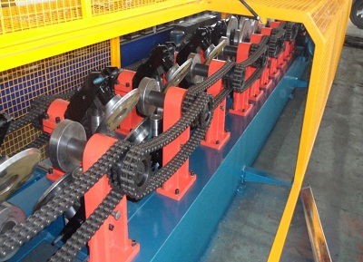 O processo da bobina lamina a formação da máquina C Z para o aço galvanizado 3